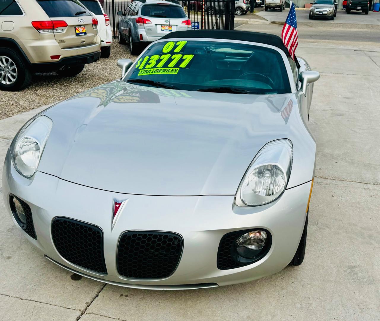 2008 Silver /black pontiac Solstice GXP Convertible with an 2.oI4 twin turbo engine, automatic transmission, located at 2190 Hwy 95, Bullhead City, AZ, 86442, (928) 704-0060, 0.000000, 0.000000 - Photo#16